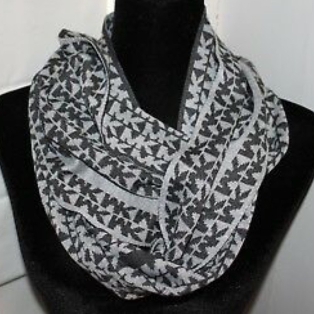 MICHAEL KORS INFINITY SCARF